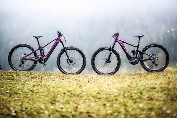    Brauchen Frauen spezielle Bikes? Scott und Liv sagen ja. Das <a href="https://www.awin1.com/cread.php?awinmid=15695&awinaffid=471469&clickref=B+Scott+Contessa+Genius&ued=https%3A%2F%2Fwww.fahrrad-xxl.de%2Fsuche%2Fgeschlecht.damen%2Fmarke.scott%2F%3Fq%3Dcontessa%2Bgenius%26pfrom%3D3400%26pto%3D6000" target="_blank" rel="noopener noreferrer nofollow">Scott Contessa Genius</a> * (links) und das <a href="https://www.awin1.com/cread.php?awinmid=15695&awinaffid=471469&clickref=B+Liv+Intrigue&ued=https%3A%2F%2Fwww.fahrrad-xxl.de%2Fserie%2Fliv-intrigue%2F%3Fsearchrequest%3DLiv%2BIntrigue%26pfrom%3D3750%26pto%3D5000" target="_blank" rel="noopener noreferrer nofollow">Liv Intrigue</a> * sollen es beweisen.