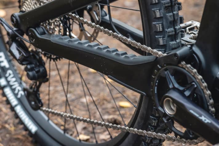   The voluminous chainstays are fitted with rubber protectors.