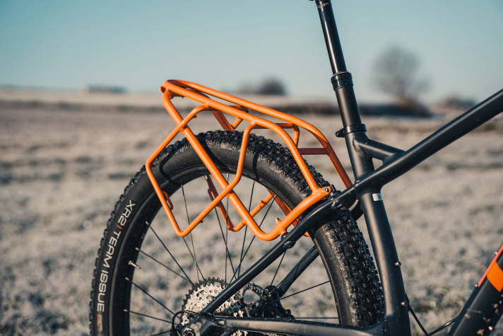   Im Lieferumfang des Trek 1120 befinden sich zwei robuste, fest verschraubbare Gepäckträger für Heck und Front.