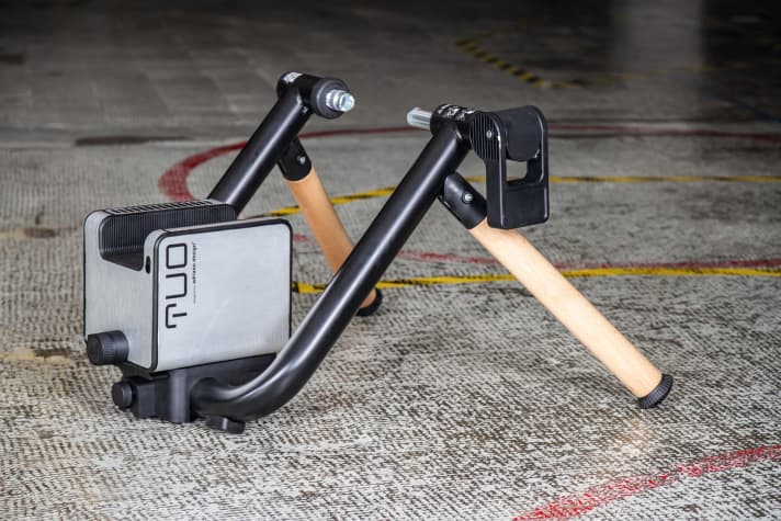   <a href="https://www.awin1.com/cread.php?awinmid=11768&awinaffid=471469&clickref=B+Elite+Tuo&ued=https%3A%2F%2Fwww.rosebikes.de%2Felite-tuo-rollentrainer-2685067" target="_blank" rel="noopener noreferrer nofollow">Elite Tuo</a> *, 500 euros. Decent driving experience. Correct power display. Adapter for thru axles included.