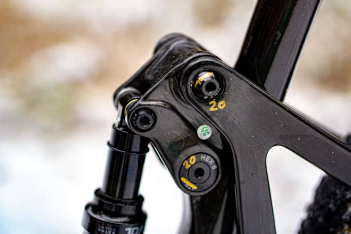   All rocker arms of the newly designed VPP rear triangle are made of carbon.