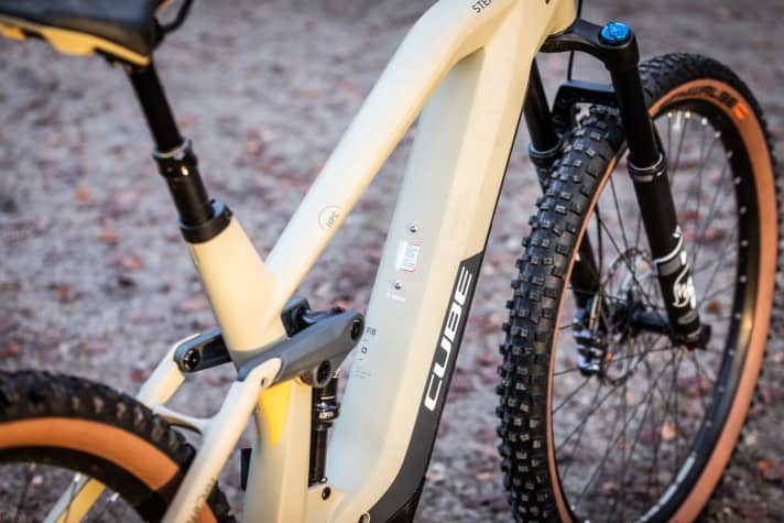   Anders als viele andere Hersteller verbaut Cube in dieser Preisklasse einen Carbon-Rahmen.