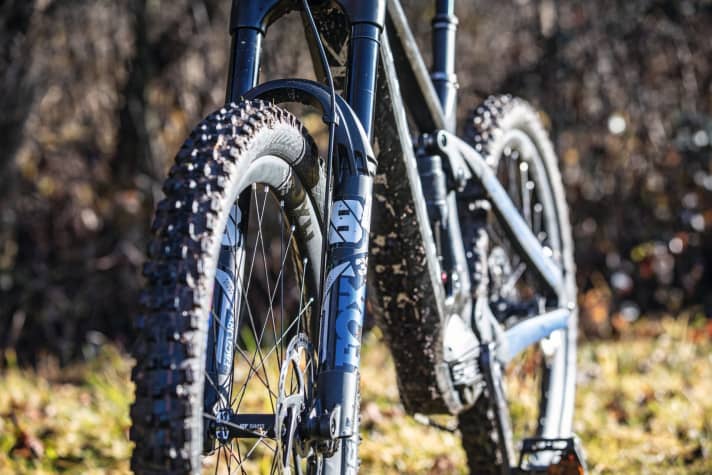   Storck e:drenic.2 GTS 630: Die Fox 38 Performance Elite mit Grip2-Dämpfung arbeitet erstklassig und macht das Bike fit für schwierige Abfahrten.