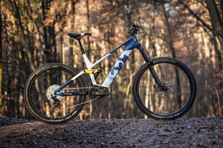   <a href="https://www.awin1.com/cread.php?awinmid=15695&awinaffid=471469&clickref=B+Husqvarna+Mountain+Cross+5&ued=https%3A%2F%2Fwww.fahrrad-xxl.de%2Fhusqvarna-mountain-cross-5-p00059504m001" target="_blank" rel="noopener noreferrer nofollow">Husqvarna Mountain Cross 5</a> * – 4899 Euro I 150 mm I 25,4 kg I 29 / 27,5"