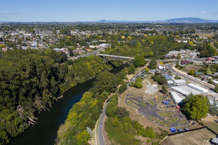   Cambridge, New Zealand: One of the longest courses in the qualifying series is located in the famous university city of Cambridge. On a total area of more than 2300 square metres, there are tracks up to over 200 metres long. The qualifying race will take place on 20 March 2021.