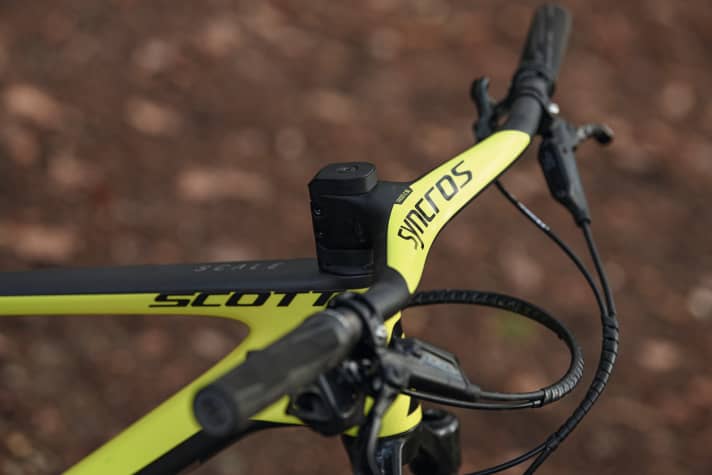   … aber wenn die Ergonomie nicht auf Anhieb passt, lässt sich damit jedoch nichts mehr verändern. Das gilt auch für das Syncros-Cockpit am Scott Scale RC.