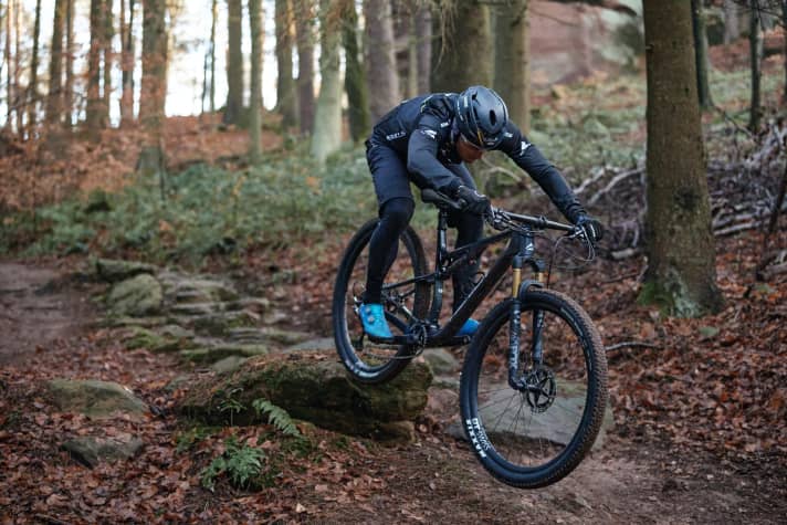  The varied race track in Bundenthal in the Palatinate provided the ideal backdrop for our test of the most exciting race hardtails and marathon full-sussers for the 2021 model year.