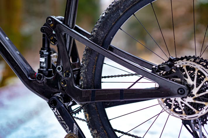   The new VPP rear triangle with its curved seat stays is reminiscent of the design of the Lector hardtail. Unlike the VPP rear triangle of the <a href="https://www.bike-magazin.de/mtb_news/mtb_neuheiten/ghost-riot-mtb-fullys-2021" target="_blank" rel="noopener noreferrer nofollow">new Ghost Riot</a>, this kinematics is fully designed for efficiency.