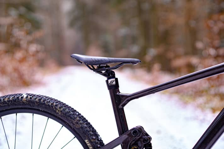   Voll versenkbar: Die Lector FS Modelle kommen mit einer integrierten Eightpins-Sattelstütze, welche sich voll im Sattelrohr des Carbonrahmens versenken lässt.