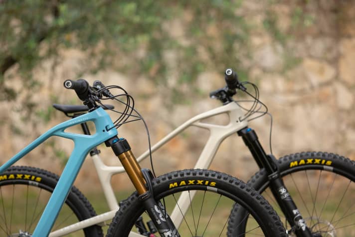  Das erste Carbon-Fully von Instinctiv gibt es als 29er (M9), mit 27,5-Zoll-Laufrädern (M7) und als Mullet-Aufbau (M97).