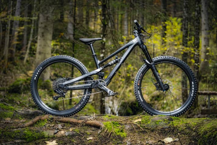 YT Jeffsy Primus JP 24 12,46 kg / 130/130 mm / 24" / 1899 Euro¹