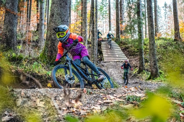 Fun for the whole family: Our <a href="https://www.bike-magazin.de/service/bike_wissen/kids-bikes-schwerpunkt-urlaub-fullys-teile" target="_blank" rel="noopener noreferrer">focus on "Kids & Bike"</a> shows how young bikers can get their money's worth. Page 80