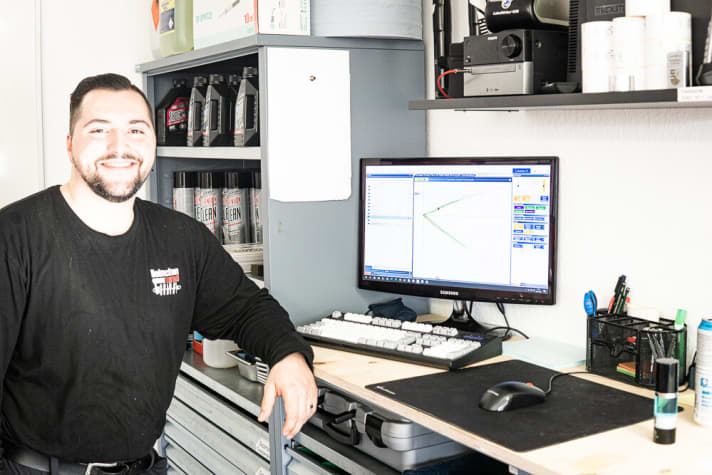   Dämpfungskennlinien sind nicht leicht zu verstehen. Stefan Schmischal übersetzt die komplizierten Graphen in verständliche Sprachen.