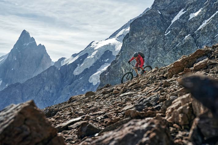 Bike-Hippies aus aller Welt haben sich in den Haute Alpes ein Paradies aus Freeride- Abfahrten geschaffen. Seite 6