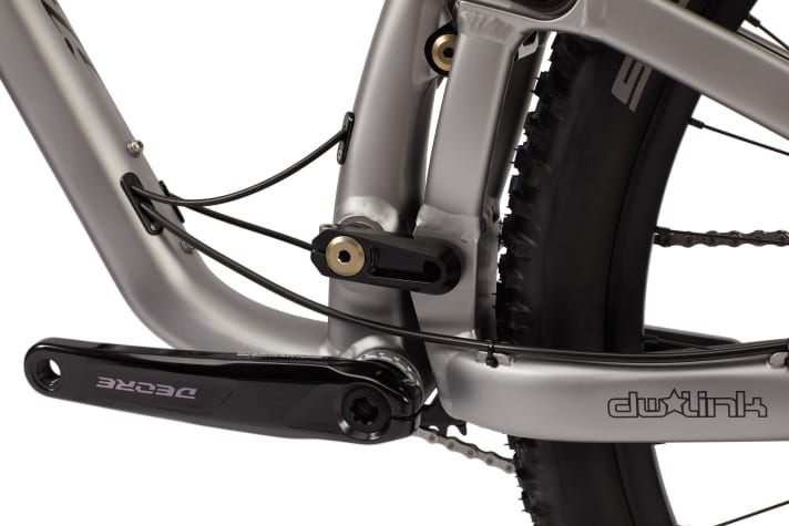   The DW-Link rear triangle has always been the centrepiece of the Californian brand. In the Ripley AF, it holds tyres up to 2.6 inches wide.