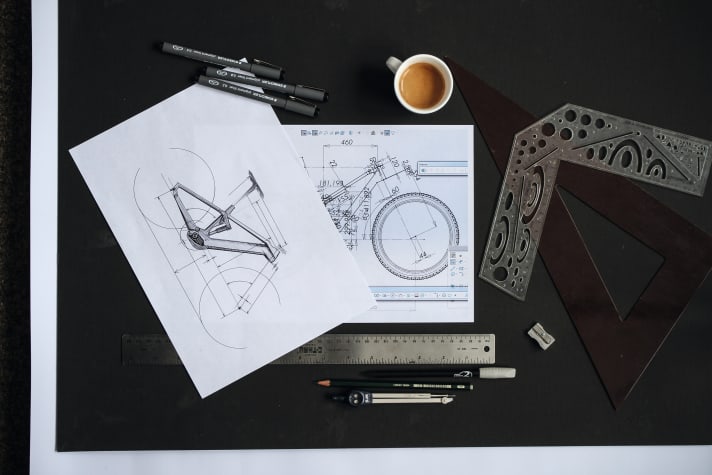   Glücksformel: Welche Geometrie die richtige ist, hängt maßgeblich vom Einsatzbereich ab. Wir haben ein Touren-Bike und ein Enduro vermessen und analysiert.