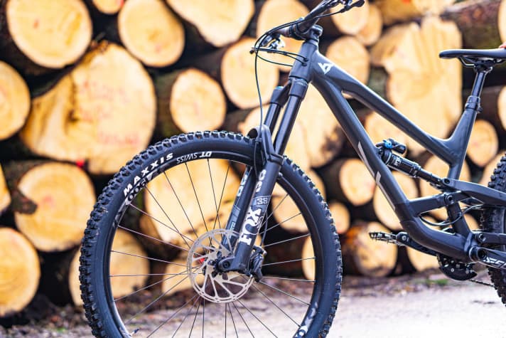   The YT Capra AL: The proven aluminium frame will be retrofitted with thick 38-millimetre forks in 2021.