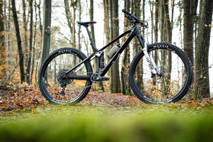   Between all-mountain and trail bike: the new Blaze version of the YT Izzo for 3999 euros.