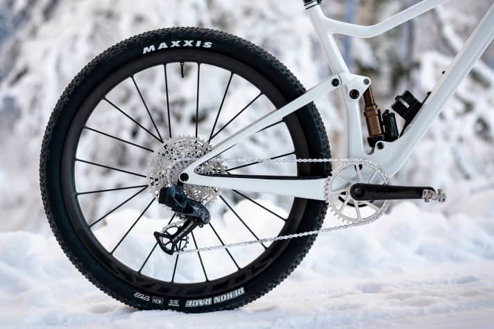   Because the XX1 Eagle AXS rear derailleur is not expensive enough, it has been upgraded with the OSPW system from CeramicSpeed.