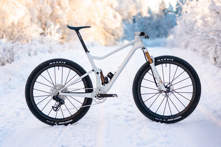   Gustav Gullholm spent two years tinkering, optimising and building his Hyper Spark project. The race fully weighs 9.78 kilos including pedals with the one-piece Berk saddle/post combination.