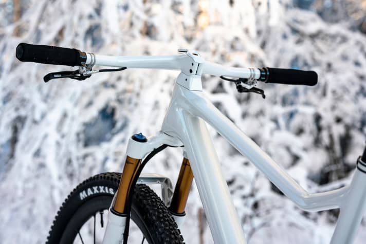   The steering stop limiter is located under the handmade cover cap beneath the stem.