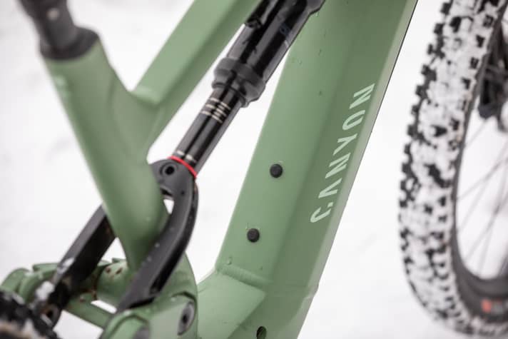   Good for hot days: the frame triangle also has space for large water bottles.