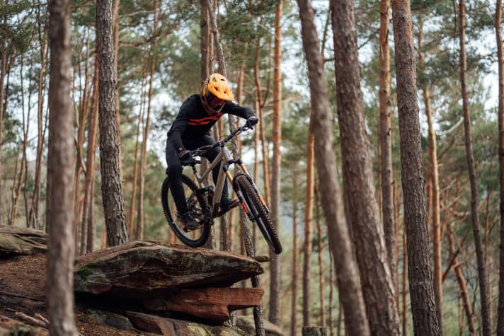   The downhill trail bike Jibb should not only feel at home on the trail, but also in the bike park.