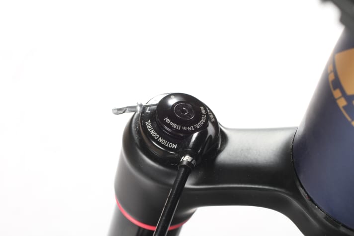   The Rockshox Reba RL suspension fork offers 101 millimetres of travel and can be locked from the handlebars using a remote control.