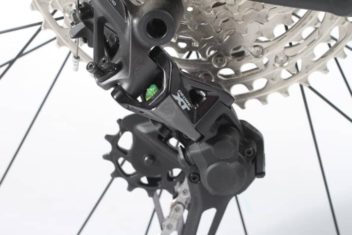   Mit einer kompletten Shimano XT-Schaltung ist das Copperhead 3S sehr gut ausgestattet für den Preis. Die 1x12-Schaltung hat durch die 10-51er-Kassette eine Übersetzung von 510%.