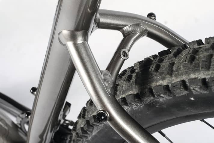   Wie bei den meisten Bikes im Test kann man auch beim Cannondale Gepäck­träger und Schutzbleche montieren.