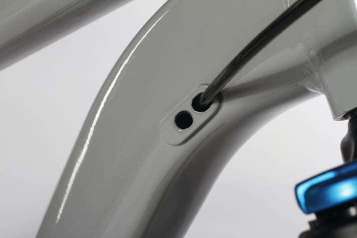   Cables routed inside the frame are standard in this test group, but make maintenance more difficult.