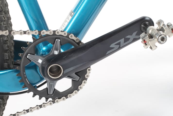   The rear derailleur comes from the XT groupset, the rest of the drivetrain is from the Shimano SLX range.