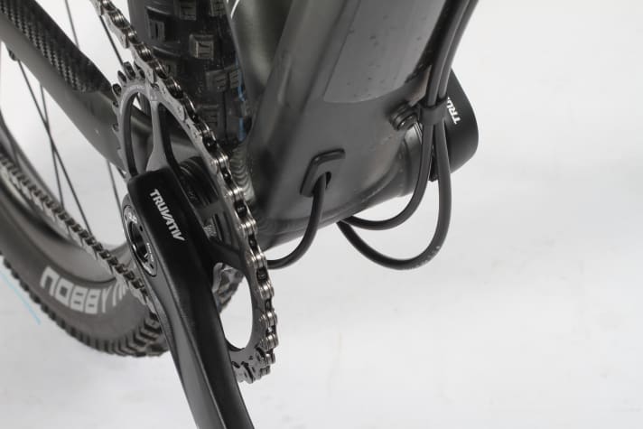   On the Jealous, the cables only run partially inside the frame, which makes servicing easier.