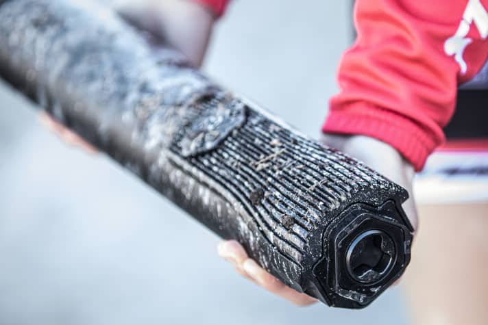   Trek E-Caliber: Gemeinsam mit dem Akku steckt der Motor bei Fazua in einer Hülse im Unterrohr. Bei Bedarf können Motor und Akku entnommen werden. So wird das E-Caliber zu einem 13,45 Kilo schweren Bike ohne Zusatzantrieb.