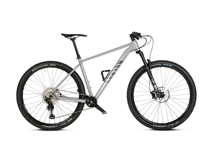   Unser Testbike: Canyon Grand Canyon 8 / 13,83 kg (Größe L ohne Pedale) / 124 mm Federweg / 29 Zoll