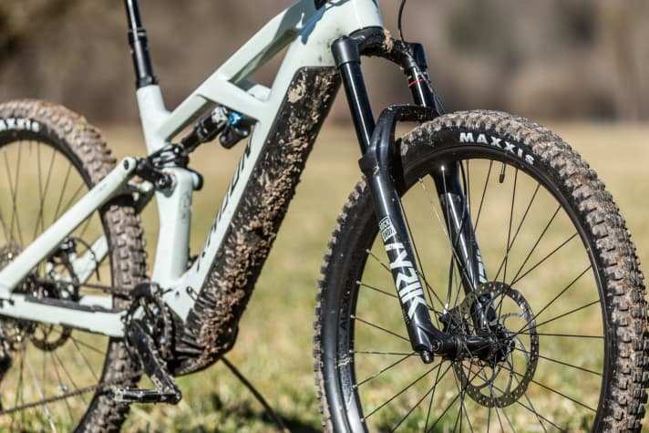 Lots or little suspension travel, touring e-bike or trail bike? We can help you find the right e-mountainbike.