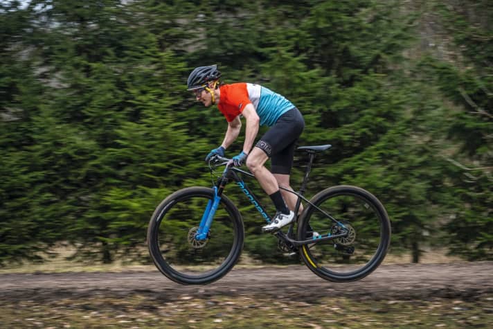   The carbon frame of the Mondraker Podium RR in the SL version weighs just 907 grams.