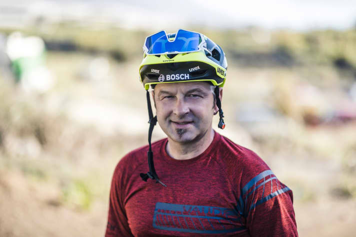   EMTB expert Stefan Schlie shows how it's done.