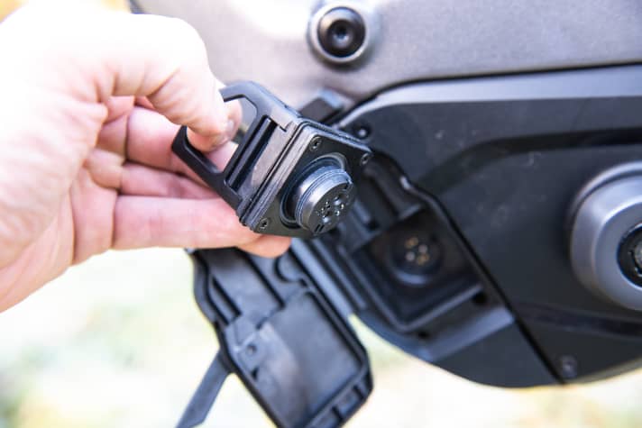   Completely new and significantly optimised: The connector plug for the battery and motor. Firmly locked, well sealed and still easy to handle.