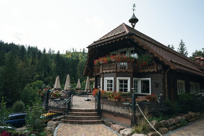   Pure indulgence - after the trail delicacies, you can continue the tour with culinary specialities in cosy huts, inns or in the evening in a Michelin-starred restaurant.