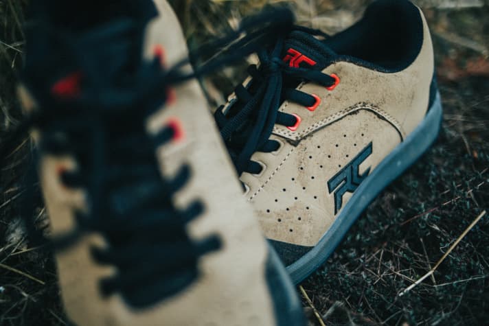   Weatherproof and abrasion-resistant: the robust surface promises a long service life.