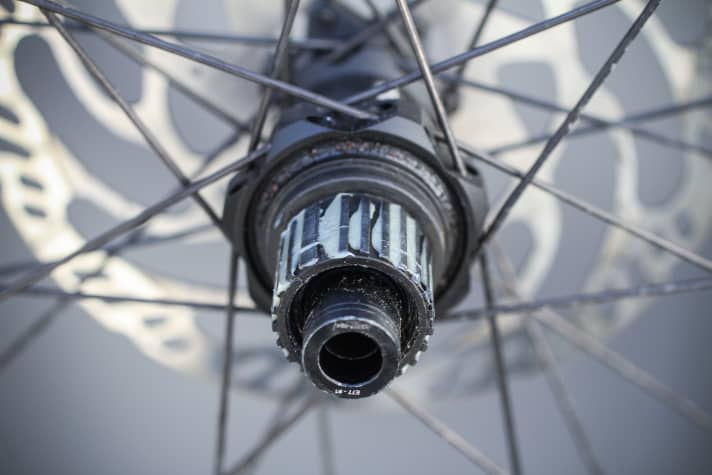 Vor der Kassettenmontage unbedingt den Freilauf fetten.