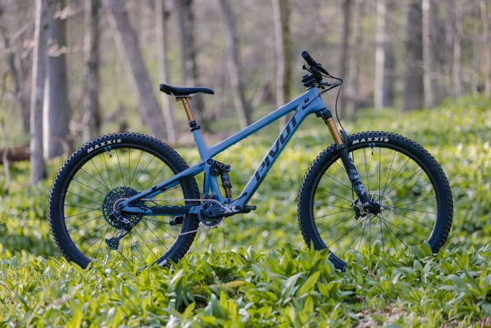   Pivot Trail 429 Pro X01 Reynolds - 9299 euros.