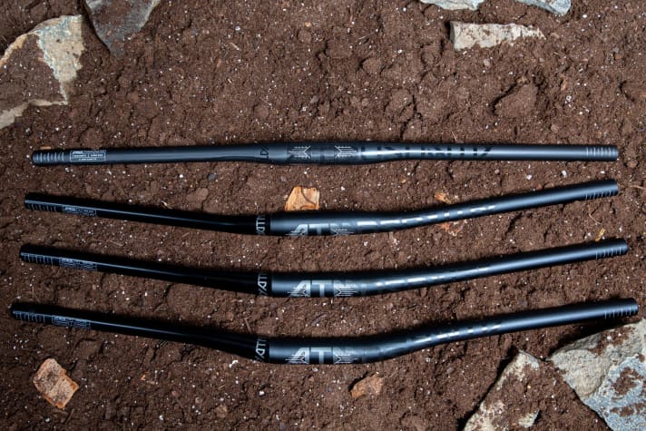   Above, the carbon version of the Truvativ Atmos with 190 grams, below the riser bar in aluminium.
