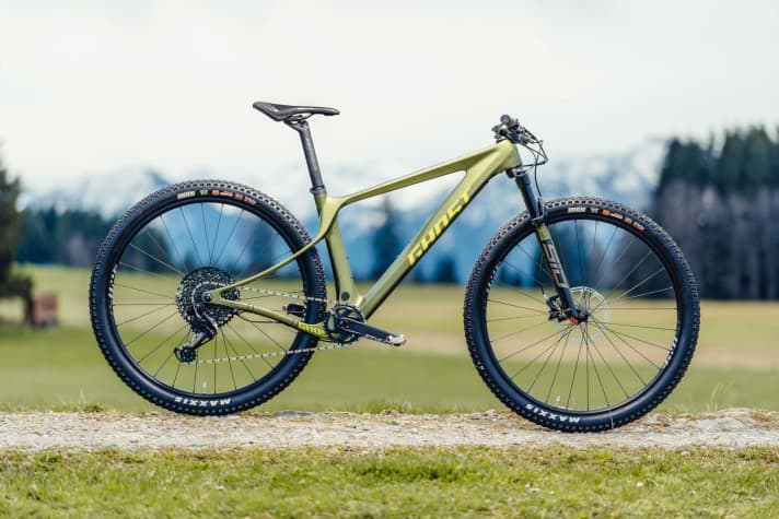 Hardtails epitomise the original form of mountain biking. The variety of models ranges from simple beginner bikes for less than 1000 euros to lightweight, expensive carbon bikes and trail hardtails with an extra dose of downhill fun.