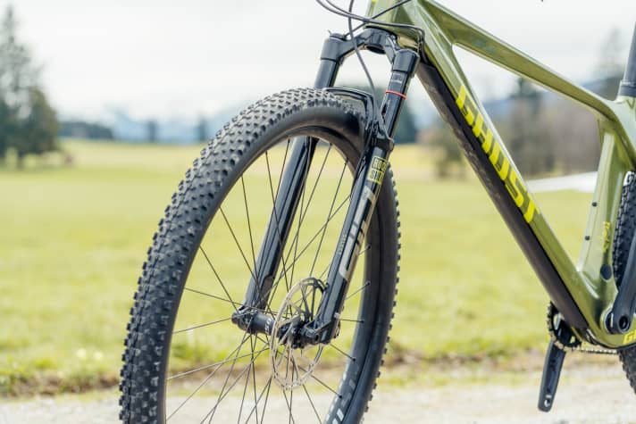   Rockshox teilt die meisten seiner MTB-Federgabeln in die folgende drei Klassen ein: Select, Select+ und Ultimate. Diese Einteilung zieht sich von der 100-mm-Version der SID-Gabel bis zur dicken Enduro-Forke ZEB.