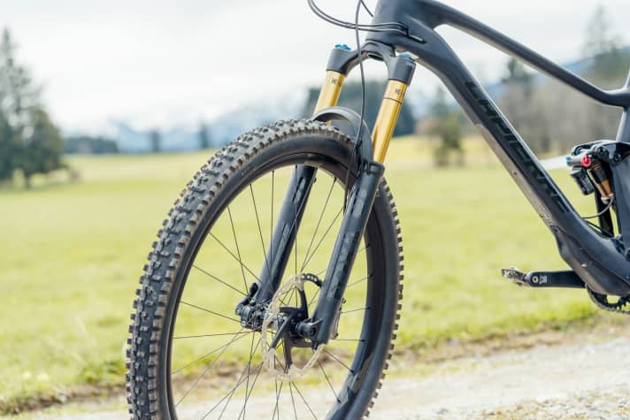   With Fox suspension forks, the three quality levels Performance, Performance Elite and Factory (favourable to expensive) run through the entire model range.