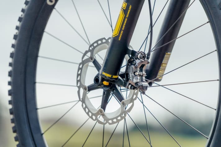 Disc brakes with four pistons per brake calliper are the norm, especially on downhill-oriented mountain bikes. They are heavier than brakes with two pistons, but are also more powerful.