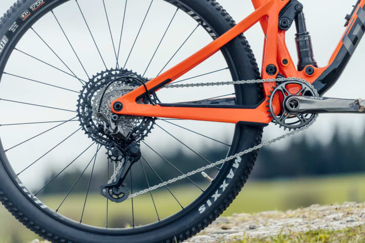   The length of the chainstays also influences the riding behaviour of a mountain bike.