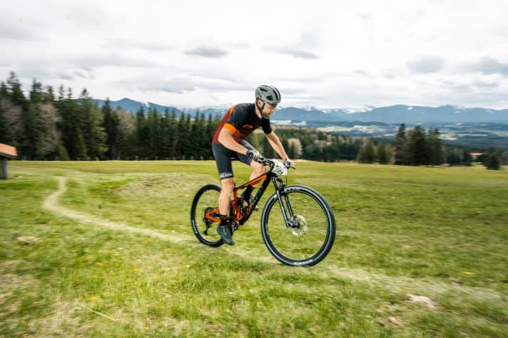 The lightweight, efficient marathon full-suspension bikes are primarily aimed at performance-orientated bikers who also compete in MTB marathons.